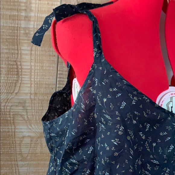 Universal Thread Top - Picture 2 of 5